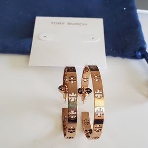 Tory Burch Adorable medium/large t hoop pierced earrings New